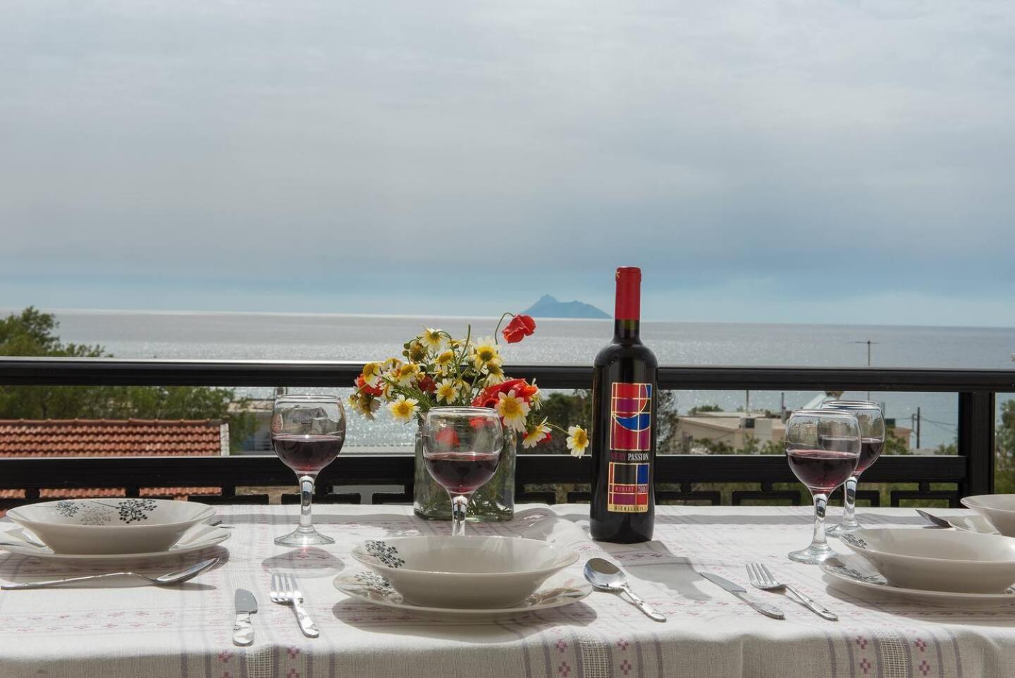Sofia Apartment, With Sea & Mountain View Kalamaki  Bagian luar foto